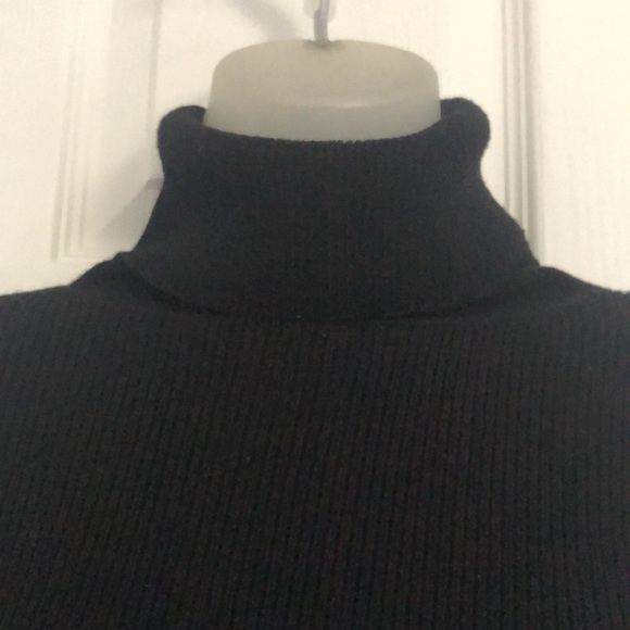 Club Monaco Wool Blend Designed for an easy, streamlined fit. A better classic. - Picture 2 of 9